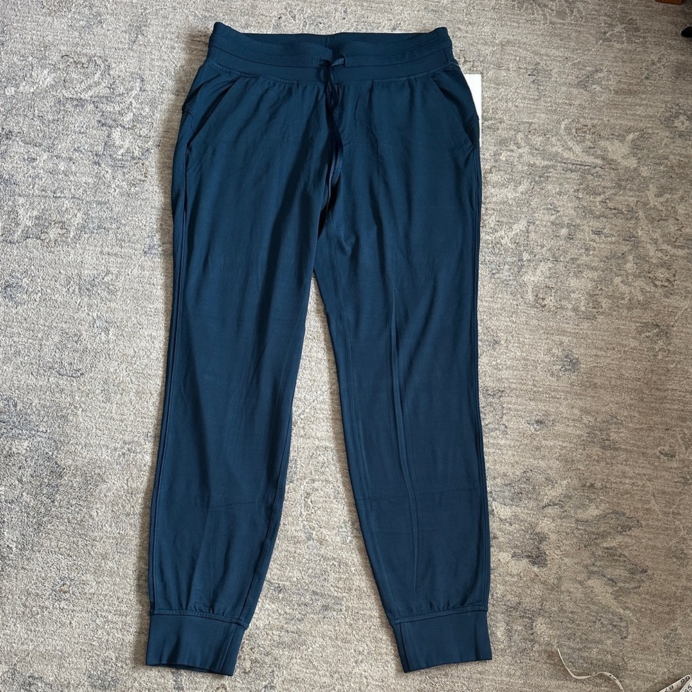 Lululemon ready to Rulu Pant
Size 8
Color Teal